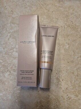 Laura Mercier Tinted Moisturizer Light Reveler 3N1 Sand